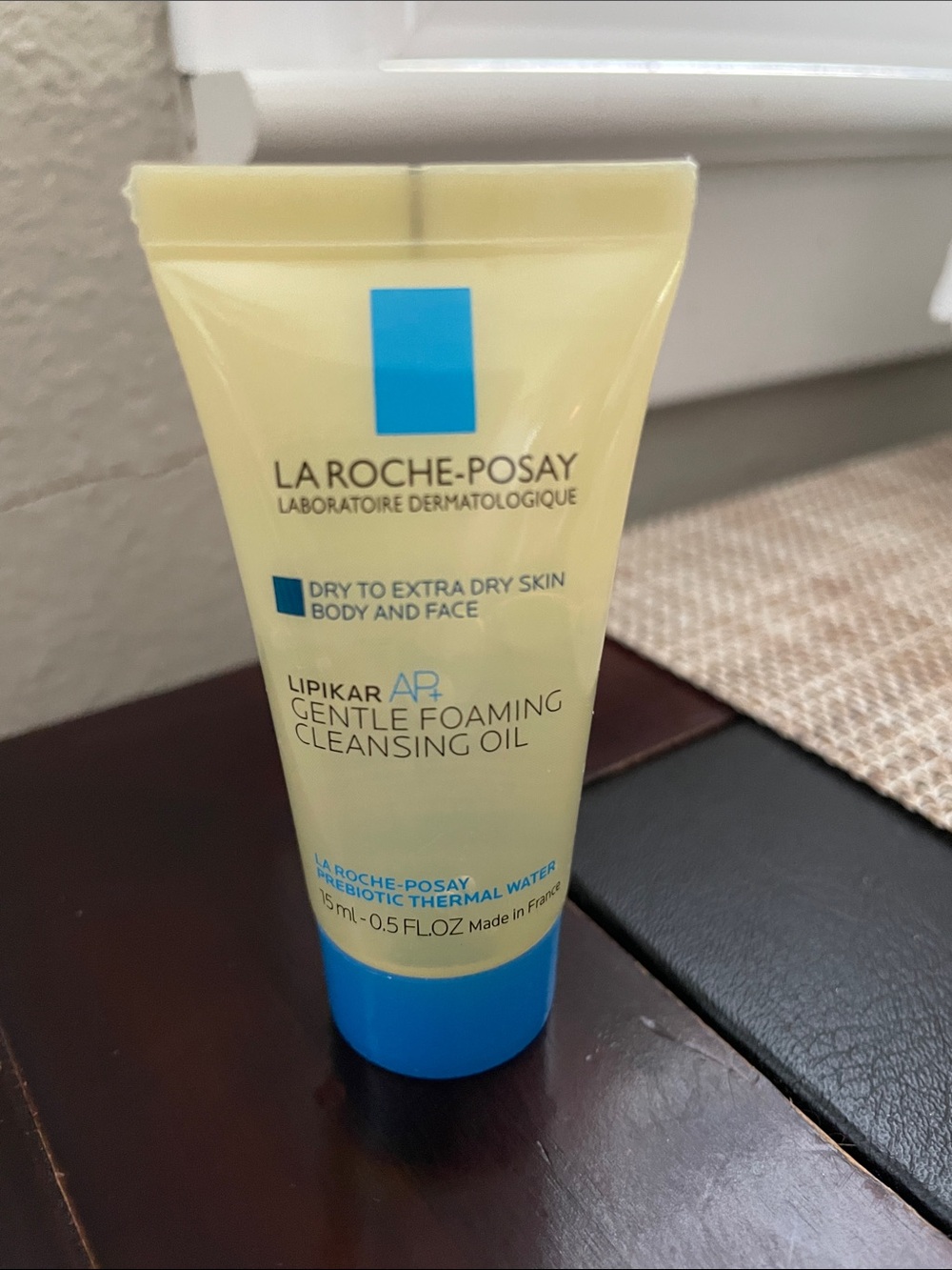 🎉🎉 Lipikar Gentle Foaming Cleansing Oil - Laroche-Posey 0.05oz